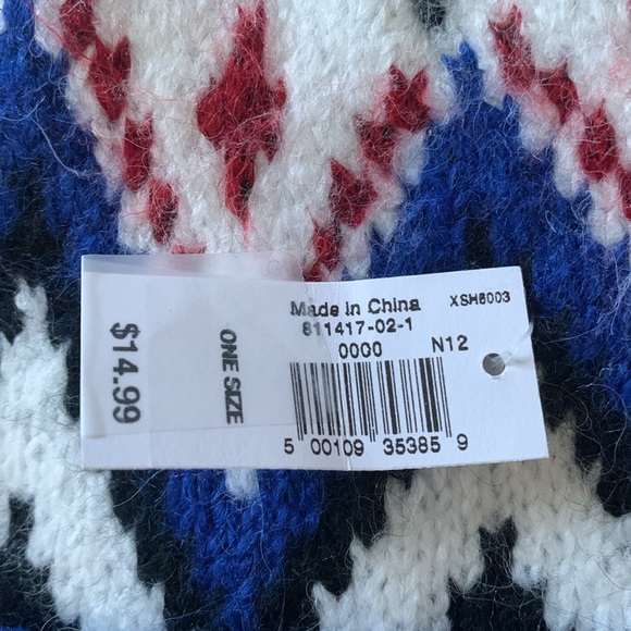 BUNDLE: Old Navy Unisex Fair Isle Beanie & Scarf Bundle - Picture 14 of 17